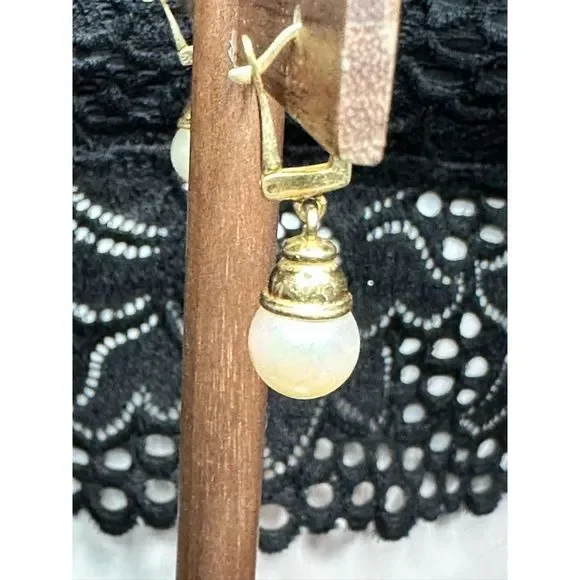 14k yellow gold pearl leverback earrings